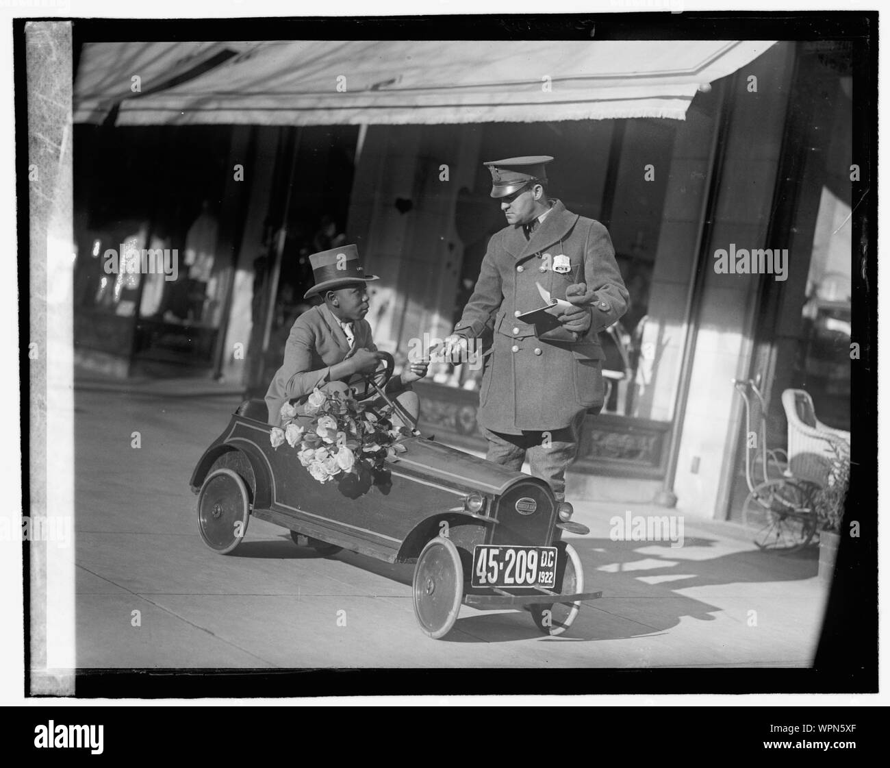 Louise negozio di fiori auto, 2/5/22 Foto Stock