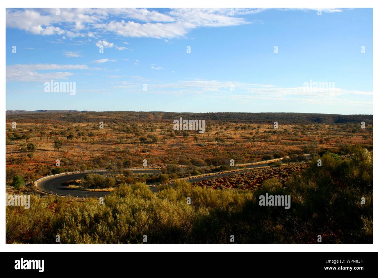 Roadtrip attraverso Watarrka National Park, Centro Rosso modo, Territorio del Nord, l'Australia Foto Stock