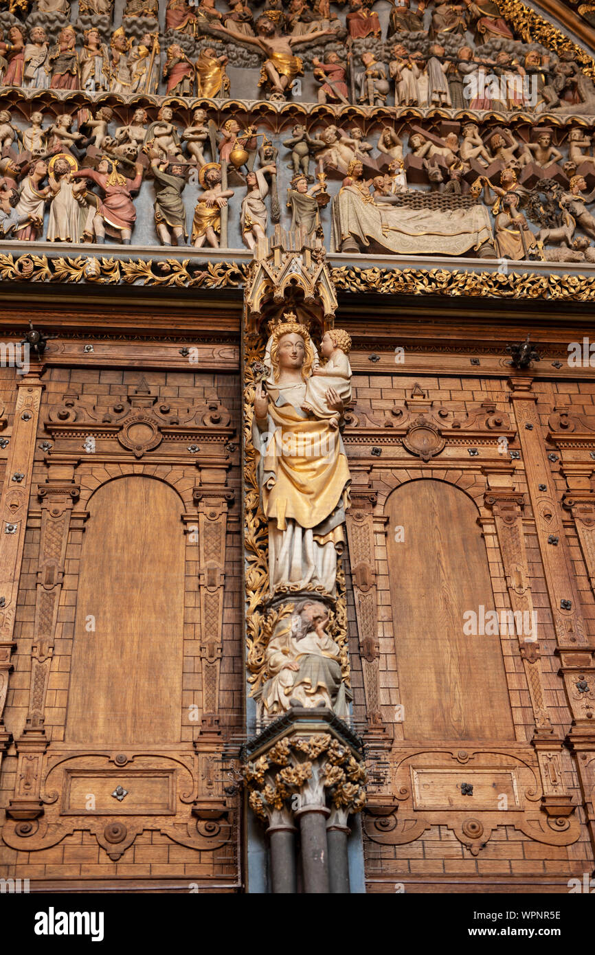 Dettaglio sulla porta della cattedrale (minster) a Friburgo am Breisgau, Germania. Foto Stock