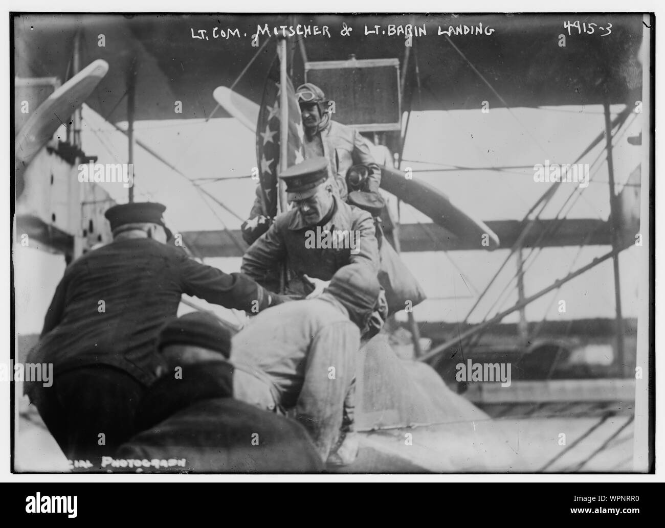 Lt. Com. Mitscher & Lt. Barin sbarco Foto Stock