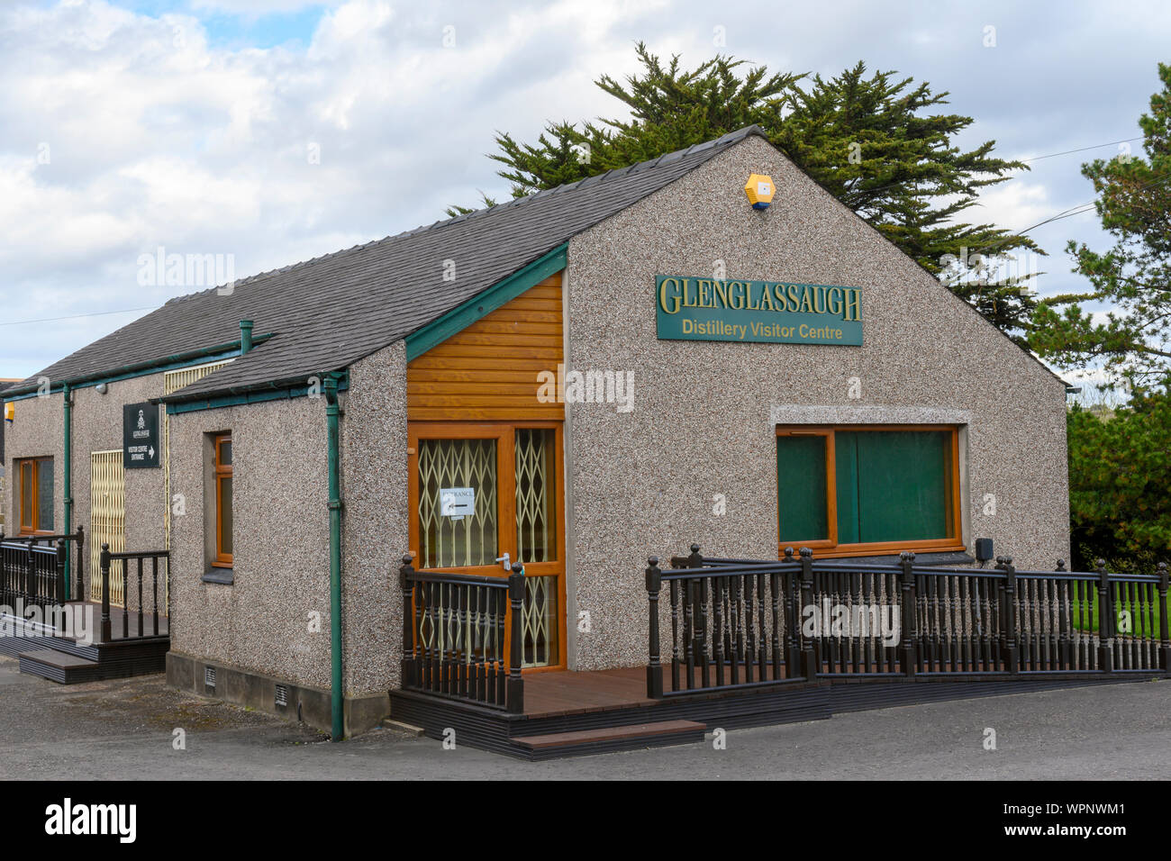 Vista del centro visita di Glenglassaugh Highland single malt whisky distillery, Dinnet, Aberdeenshire, Scotland, Regno Unito. Foto Stock