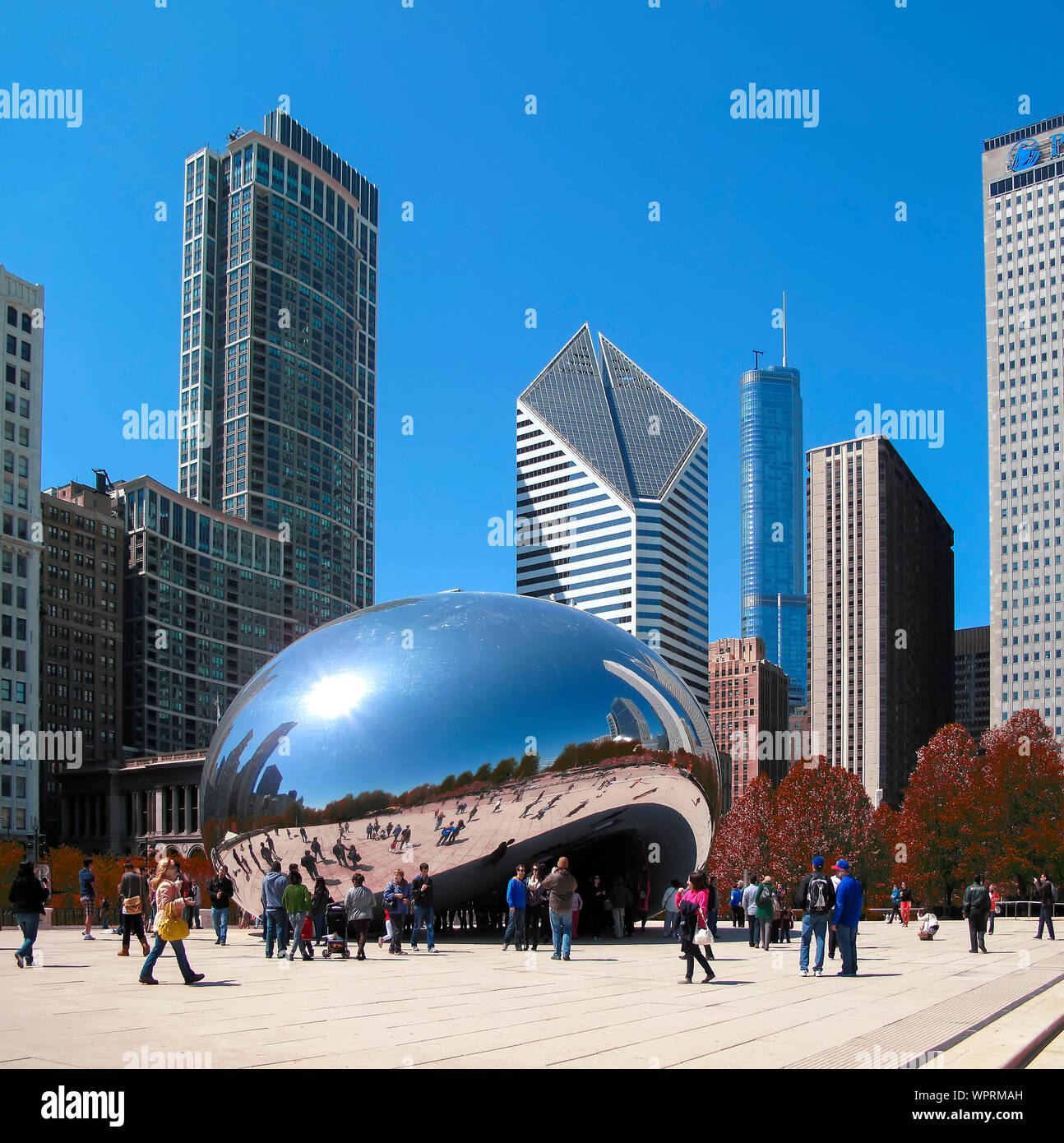 Cloud Gate (conosciuto anche come il fagiolo di Chicago) di Anish Kapoor a Chicago, USA Foto Stock