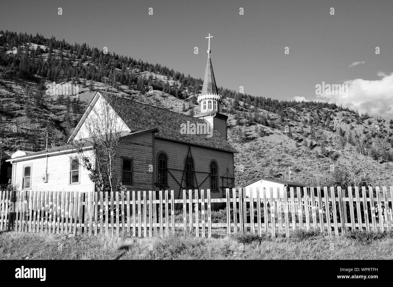 Storica chiesa costruita nel 1898 presso il padiglione, BC sul Ts'kw'aylaxw prima nazione riserva. (Aka Pavilion Indian Band) Foto Stock