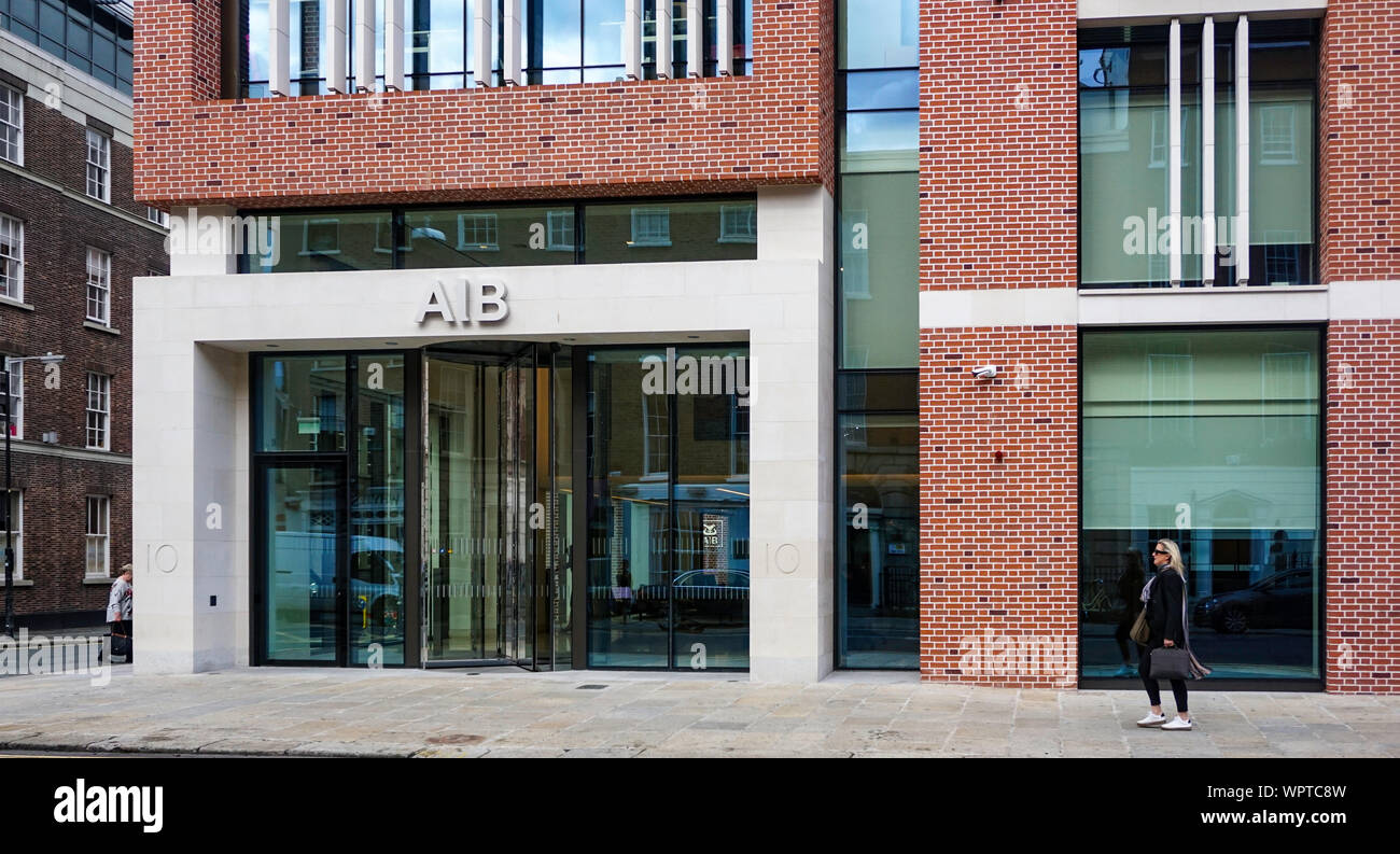 Allied Irish Bank Sede centrale in Molesworth Street.La banca ha affittato l'intero sette piani di questo edificio. Foto Stock