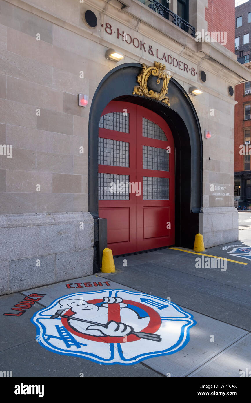 Gancio & scale 8 Ghostbusters stazione dei vigili del fuoco, Tribeca, Manhattan, New York, Stati Uniti d'America Foto Stock