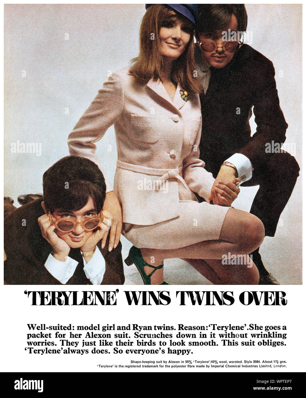 1966 British pubblicità per una donna di soddisfare in Alexon e Terylene, dotate di duo pop Paolo e Barry Ryan. Foto Stock