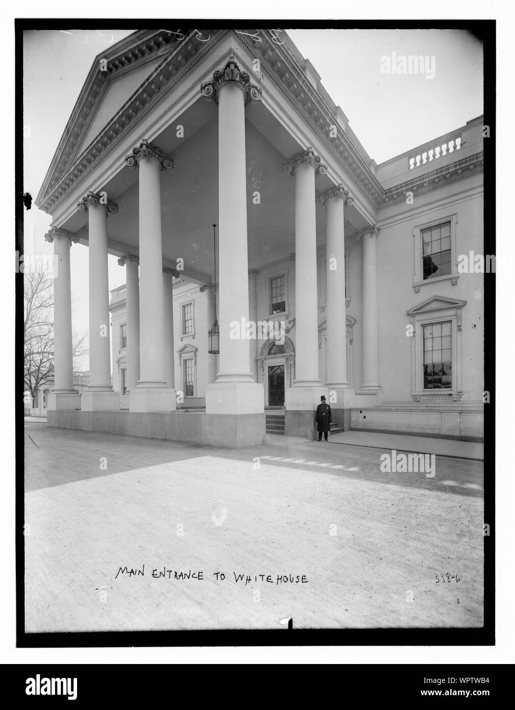 Ingresso principale a Wh. Casa Foto Stock
