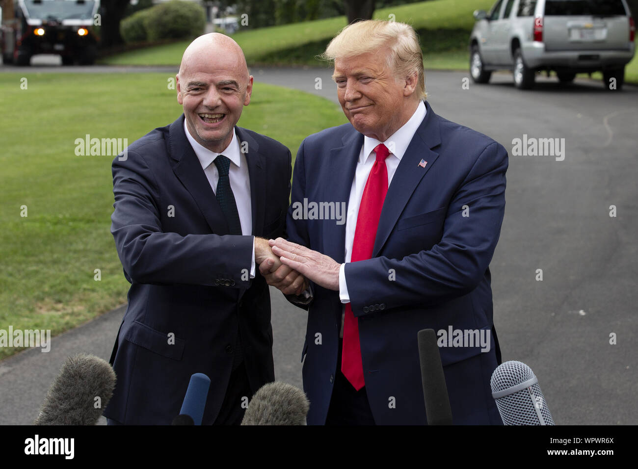 Washington, Distretto di Columbia, Stati Uniti d'America. 9 Sep, 2019. Il Presidente degli Stati Uniti, Trump e il presidente della FIFA Gianni Infantino parlare alla stampa come presidente degli Stati Uniti Trump si diparte la Casa Bianca. Credito: Stefani Reynolds/CNP/ZUMA filo/Alamy Live News Foto Stock