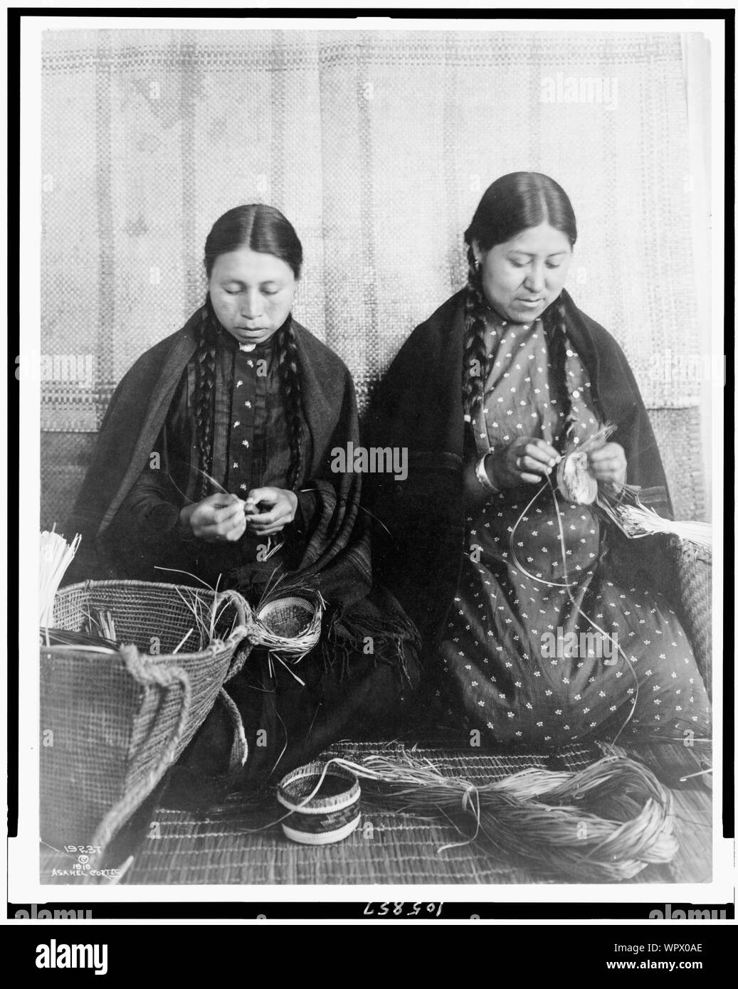 Makah cesto indiano tessitori Foto Stock