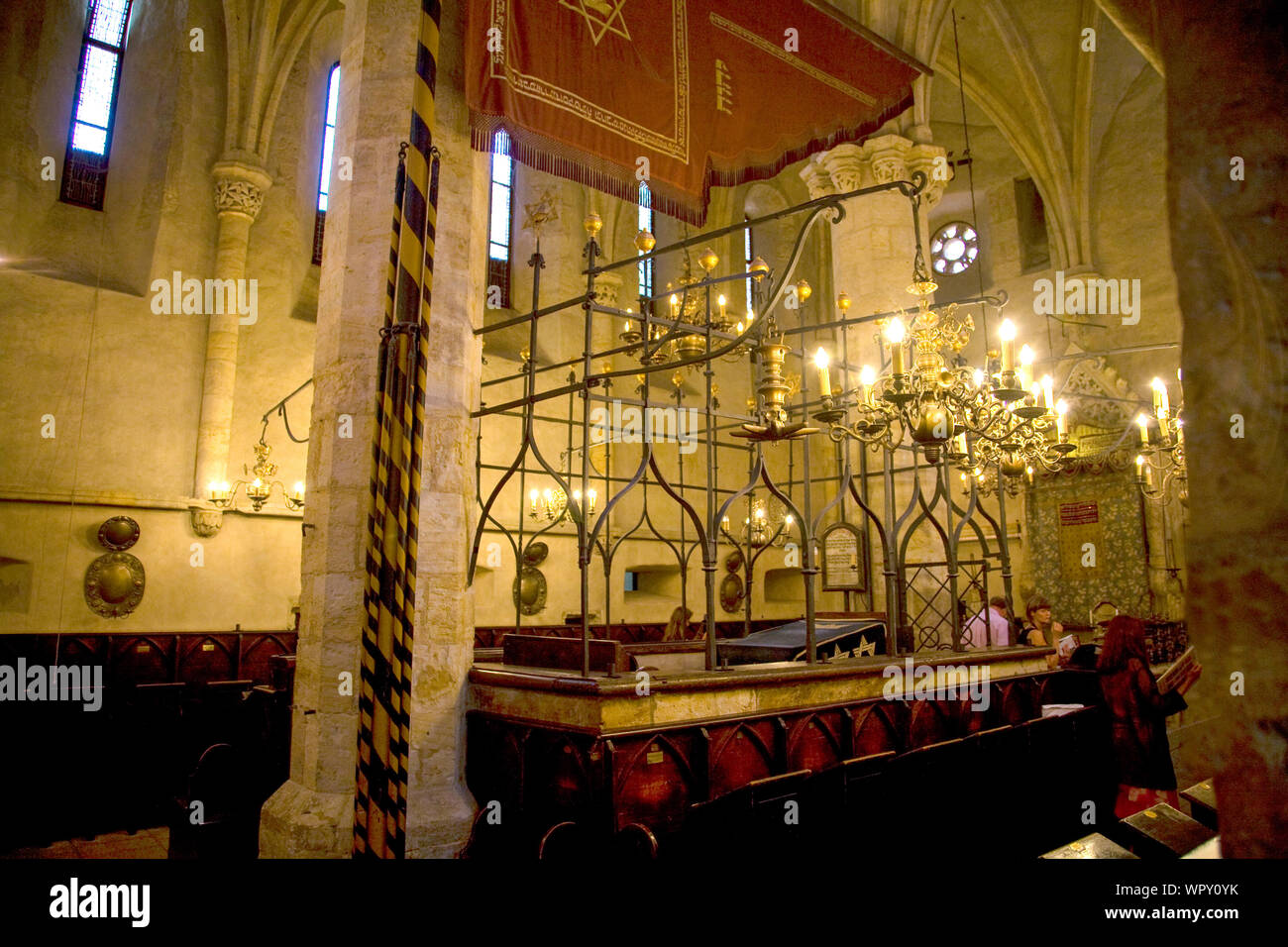 L'interno del XIII secolo Sinagoga Vecchia-Nuova l'Europa è il lavoro più antica sinagoga. Praga Repubblica Ceca. Foto Stock