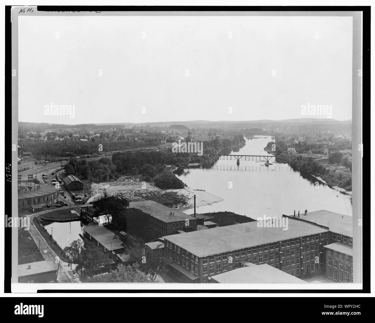 Manchester, New Hampshire, tra cui il fiume Merrimack e cantiere ferroviario Foto Stock
