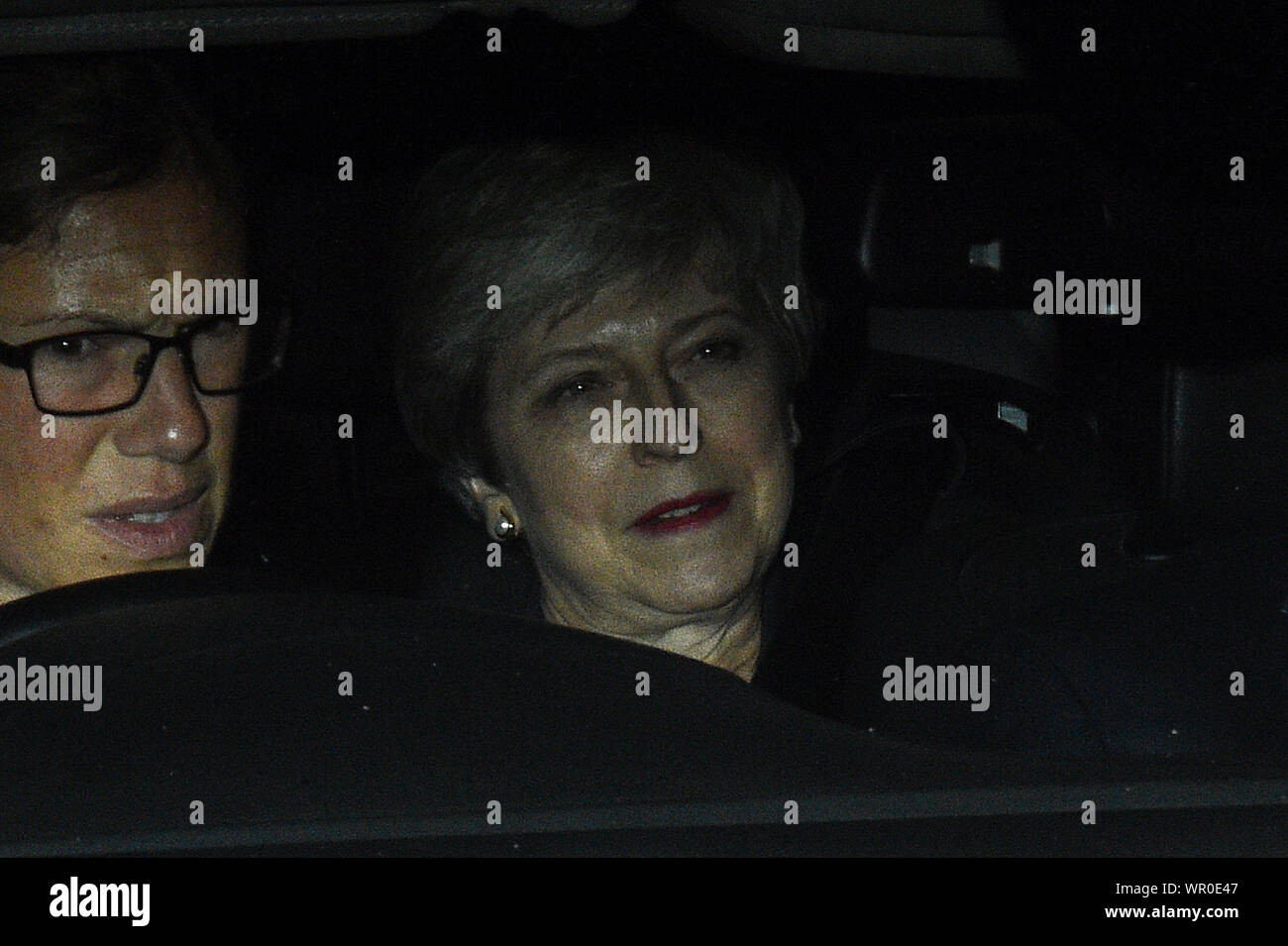 Ex primo ministro Theresa Maggio lascia la sede del Parlamento a Londra in seguito a un voto di Commons dove il primo ministro Boris Johnson non è riuscita nel suo secondo tentativo di conquistare il supporto per fissare un inizio di elezione. Foto di PA. Picture Data: martedì 10 settembre, 2019. Vedere PA storia politica Brexit. Foto di credito dovrebbe leggere: Kirsty O'Connor/PA FILO Foto Stock