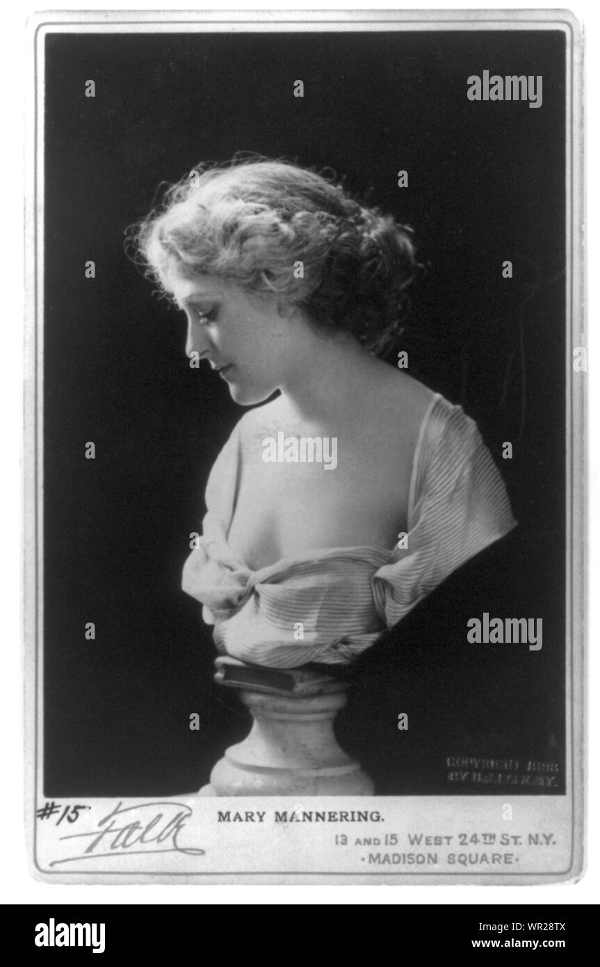 Maria Mannerling, 1876- , testa e spalle, profilo sinistro; drappeggiati a comparire come busto a piedistallo Foto Stock