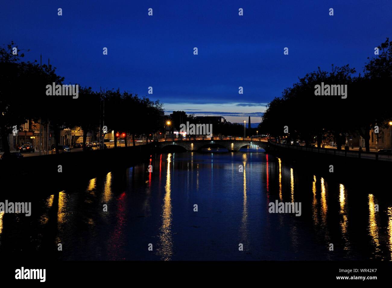 Scena notturna della città di Dublino e il fiume Liffey, Dublino, Irlanda Foto Stock