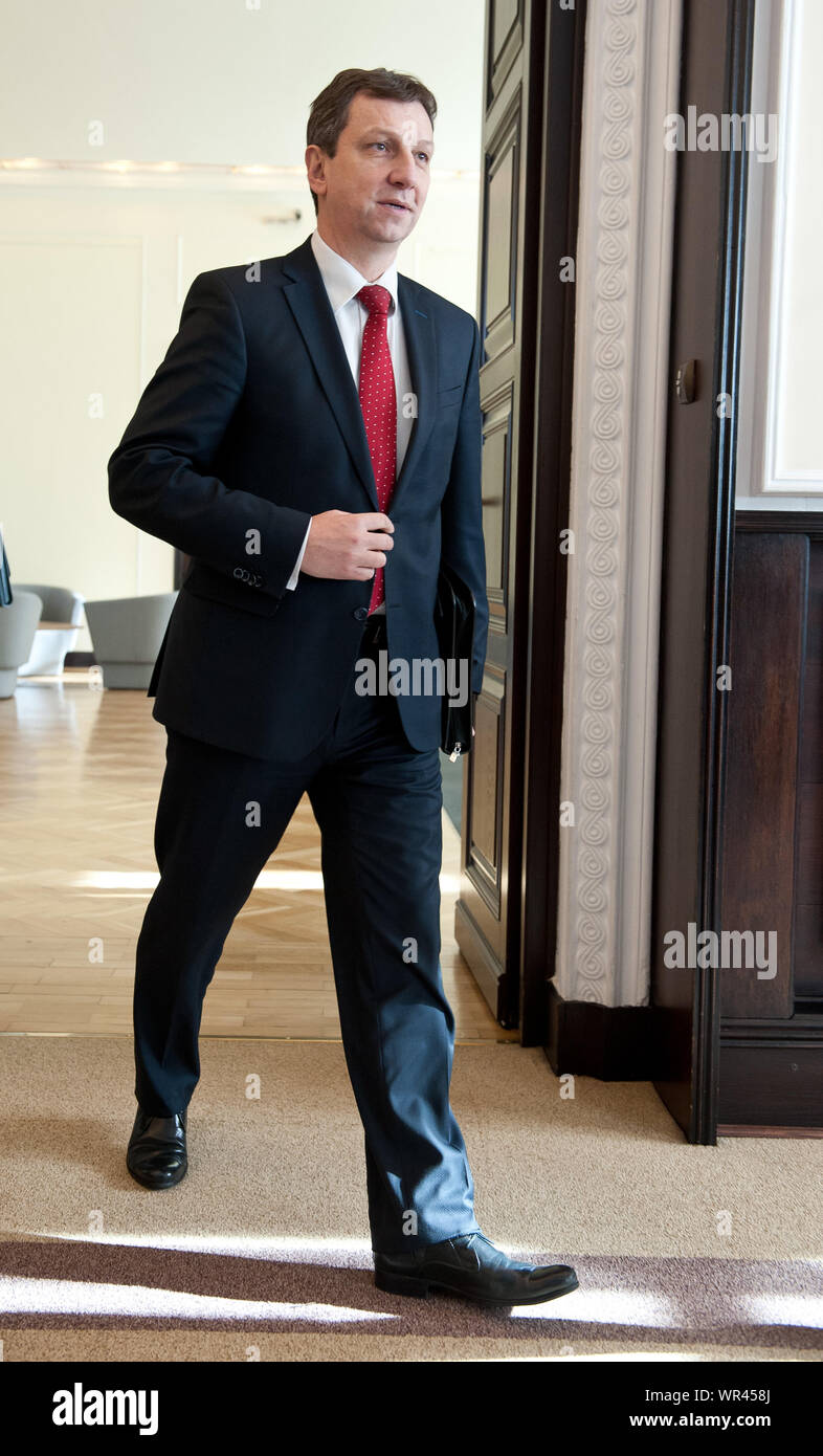 17.02.2015 Varsavia, Polonia. La cancelleria seduta. Nella foto: Andrzej Halicki Foto Stock