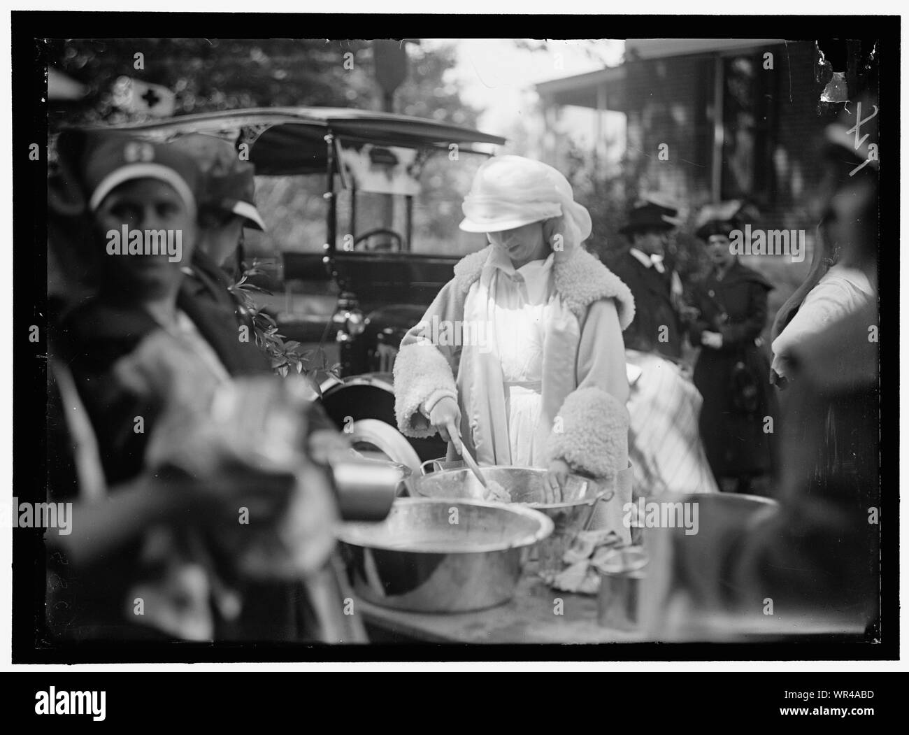 McLEAN, MRS. EDWARD BEALE. Croce Rossa, pranzo Foto Stock