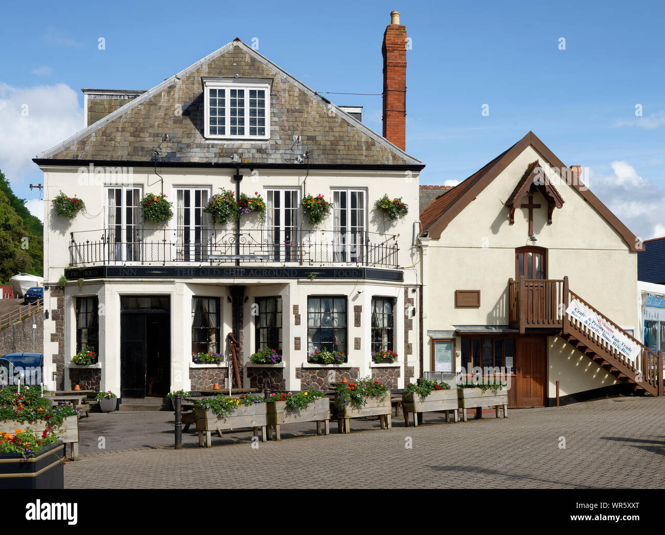 La vecchia nave arenarsi Inn & San Pietro sulla banchina Chiesa, Minehead Harbour, Somerset, Regno Unito Foto Stock