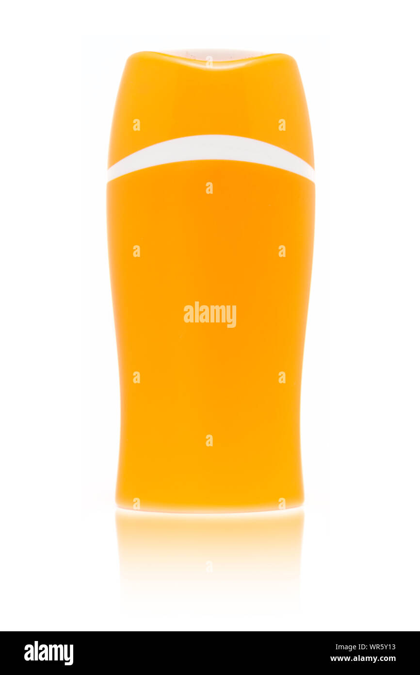 Arancio bianco crema solare bottiglia isolato su sfondo bianco con la riflessione di fading Foto Stock