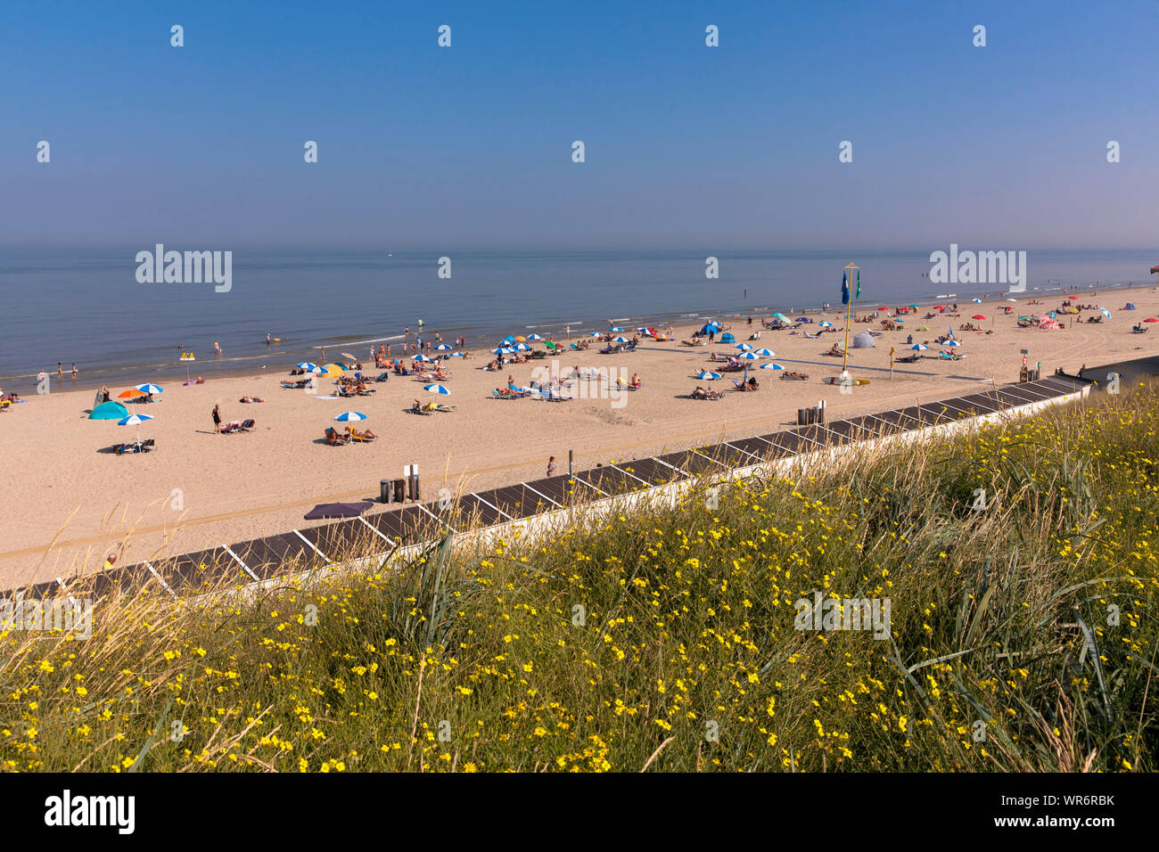 La spiaggia in Domburg sulla penisola di Walcheren, Zeeland, Paesi Bassi. der Strand bei Domburg auf Walcheren, Zeeland, Niederlande. Foto Stock