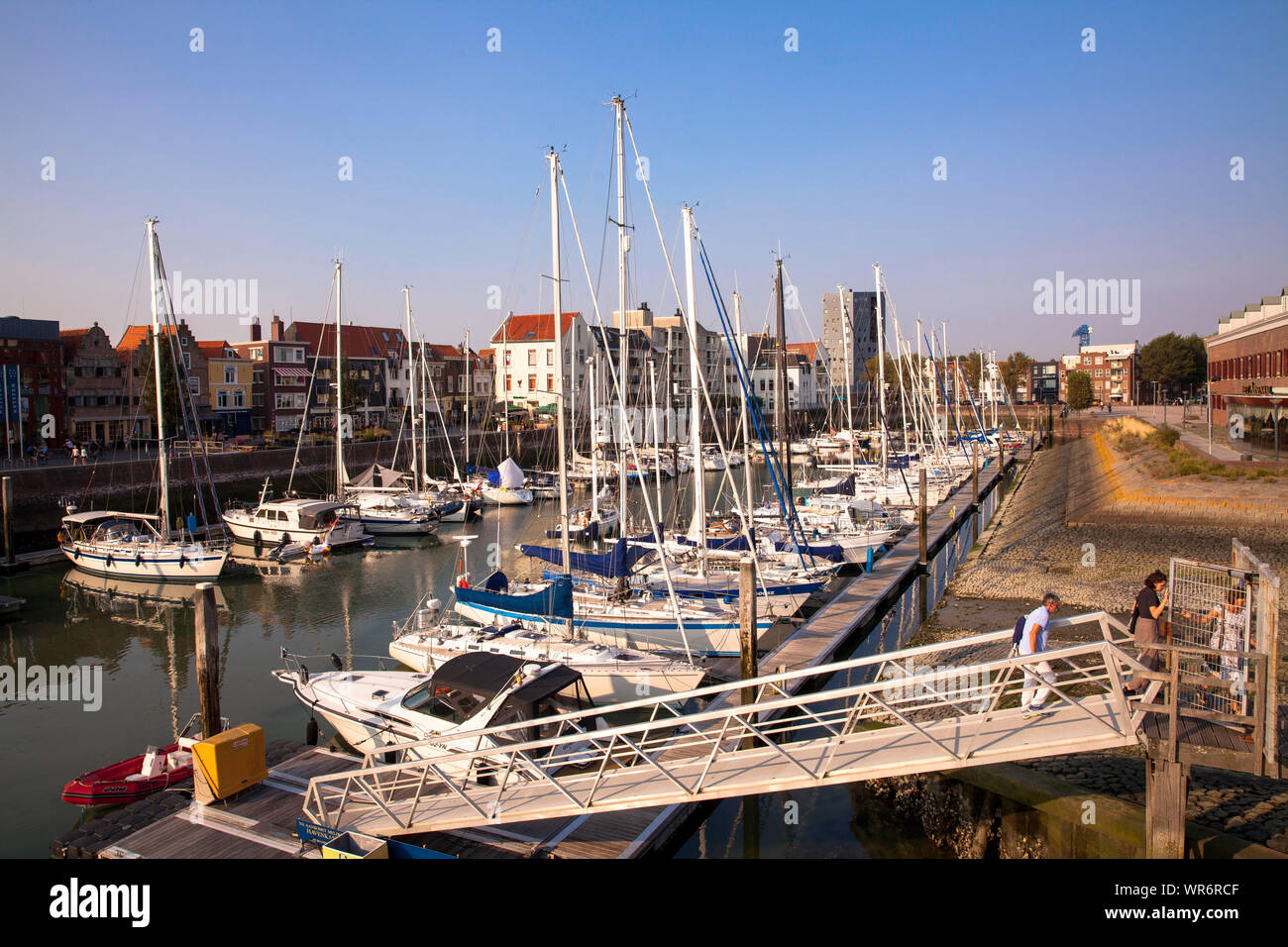 La marina a Vlissingen, Michiel de Ruijterhaven, Walcheren, Zeeland, Paesi Bassi. der Yachthafen von Vlissingen, Michiel de Ruijterhaven, Walcheren Foto Stock