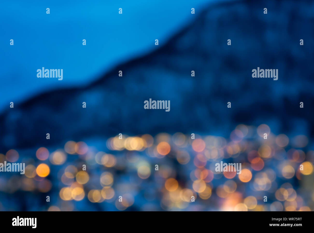 Tromso sfocati luci della città bokeh adatti per essere usati come sfondo Foto Stock