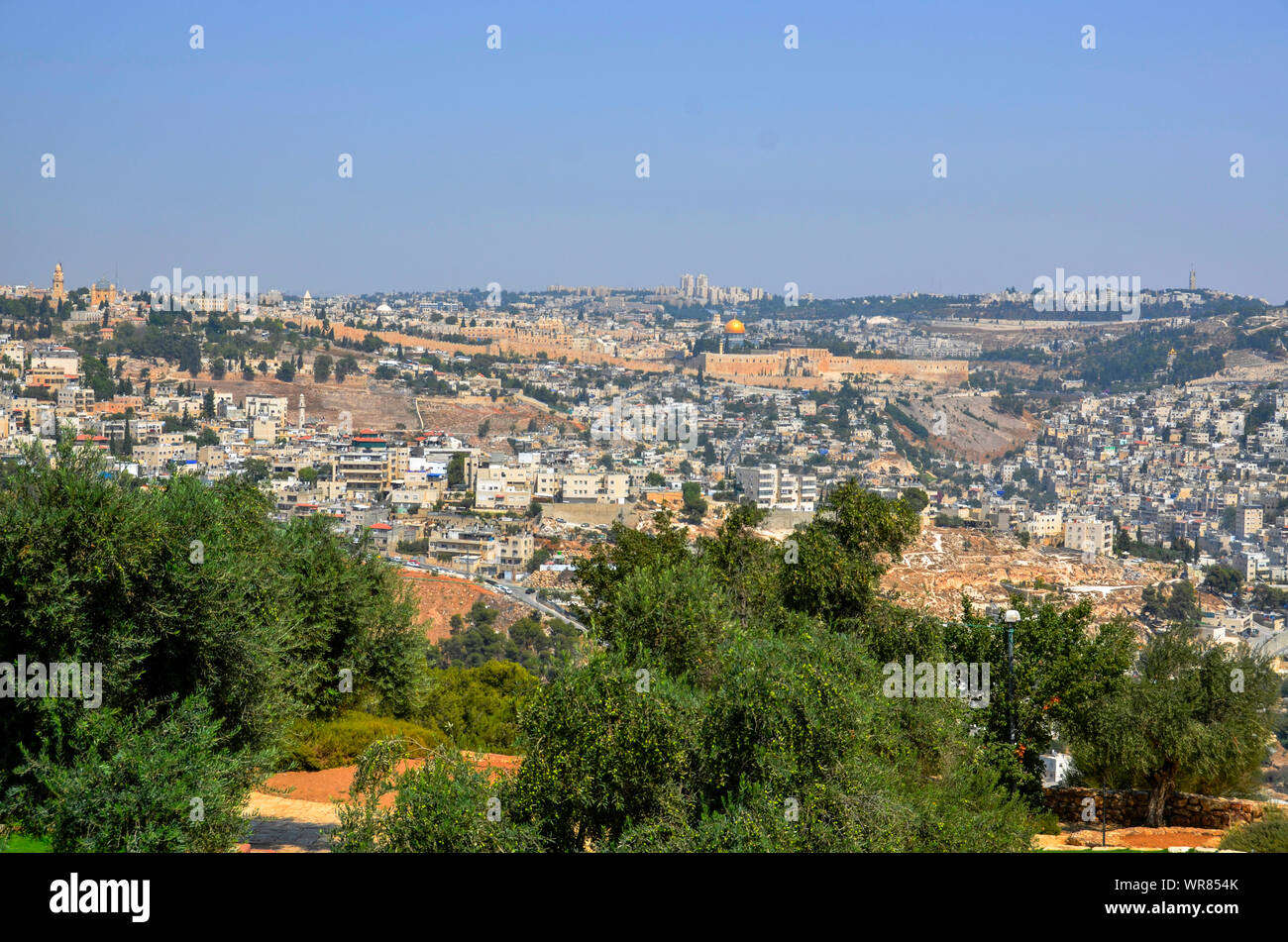 Israele, Gerusalemme la città vecchia, la Cupola della roccia al Haram esh Sharif il nobile Santuario e la città vecchia come si vede dal Zeevi punto di osservazione su Foto Stock