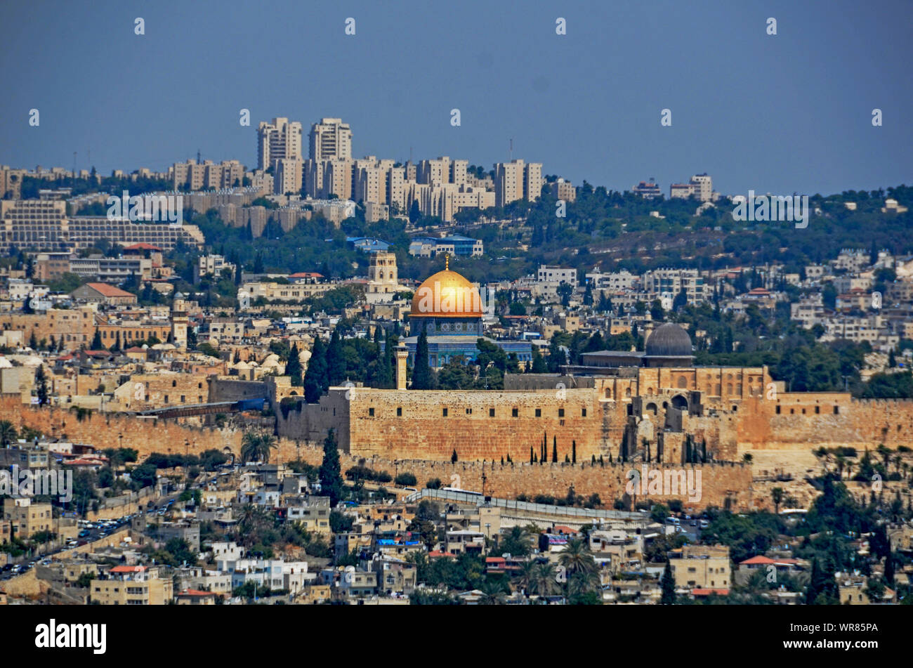 Israele, Gerusalemme la città vecchia, la Cupola della roccia al Haram esh Sharif il nobile Santuario e la città vecchia come si vede dal Zeevi punto di osservazione su Foto Stock