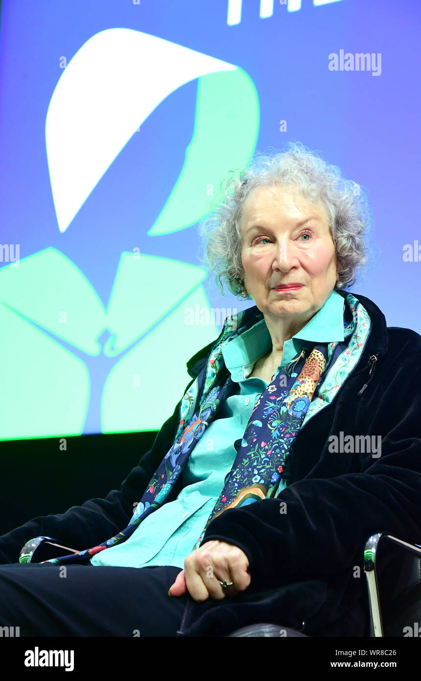 Margaret Atwood, durante una conferenza stampa presso la British Library di Londra centrale, su global il giorno di pubblicazione del suo nuovo libro: Il testamento, un sequel per la Serva del racconto. Foto Stock