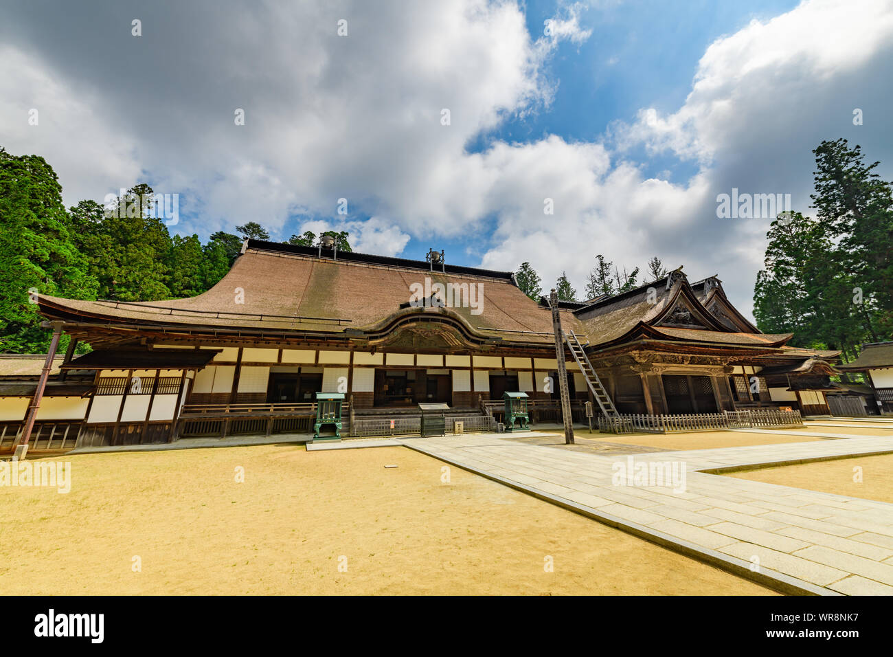 Wakayama, Giappone - 24 Luglio 2019: ultra ampia vista del tempio Kongobuji, tempio di testa della setta Shingon del buddismo. Foto Stock