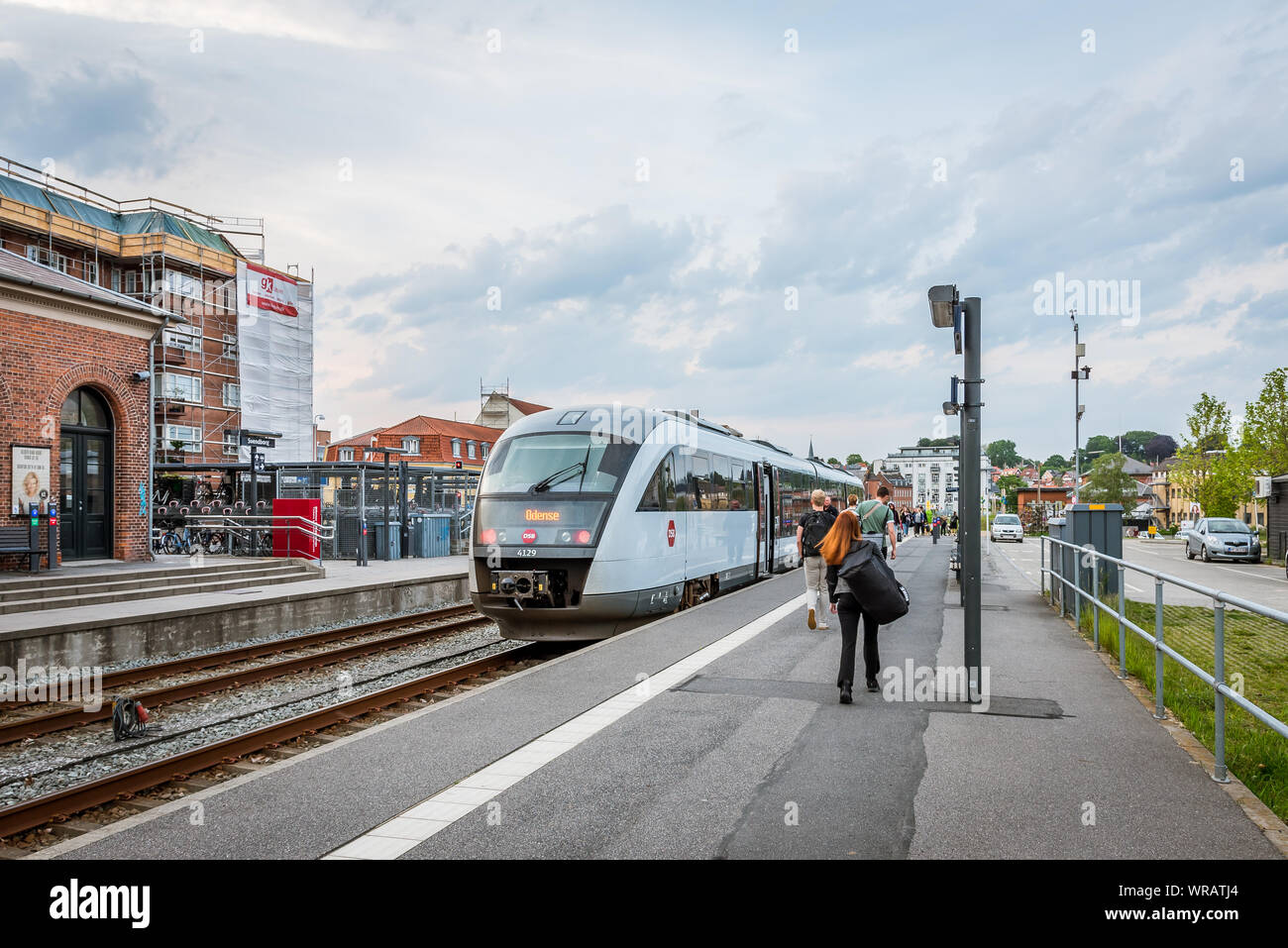 Imbarco passeggeri di un treno alla stazione ferroviaria stazione in Svenborg, Danimarca, JJuly 10, 2019 Foto Stock