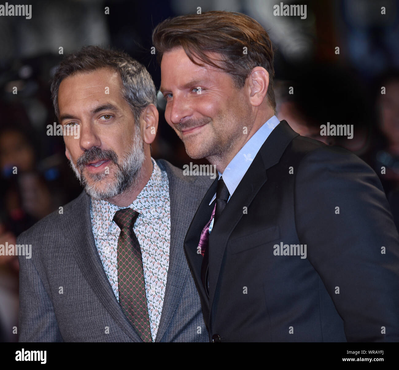 Toronto, Canada. 09Sep, 2019. Bradley Cooper (R) e il regista Todd Phillips partecipare al Toronto International Film Festival di presentazione di Gala screening di 'Joker' a Roy Thomson Hall di Toronto, Canada lunedì 9 settembre, 2019. Foto di Chris Chew/UPI Credito: UPI/Alamy Live News Foto Stock