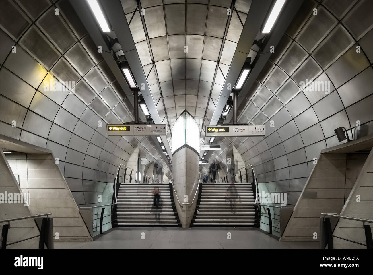 London, Regno Unito - 1 febbraio 2019. Il concourse intermedio della stazione metropolitana di Southwark. Foto Stock