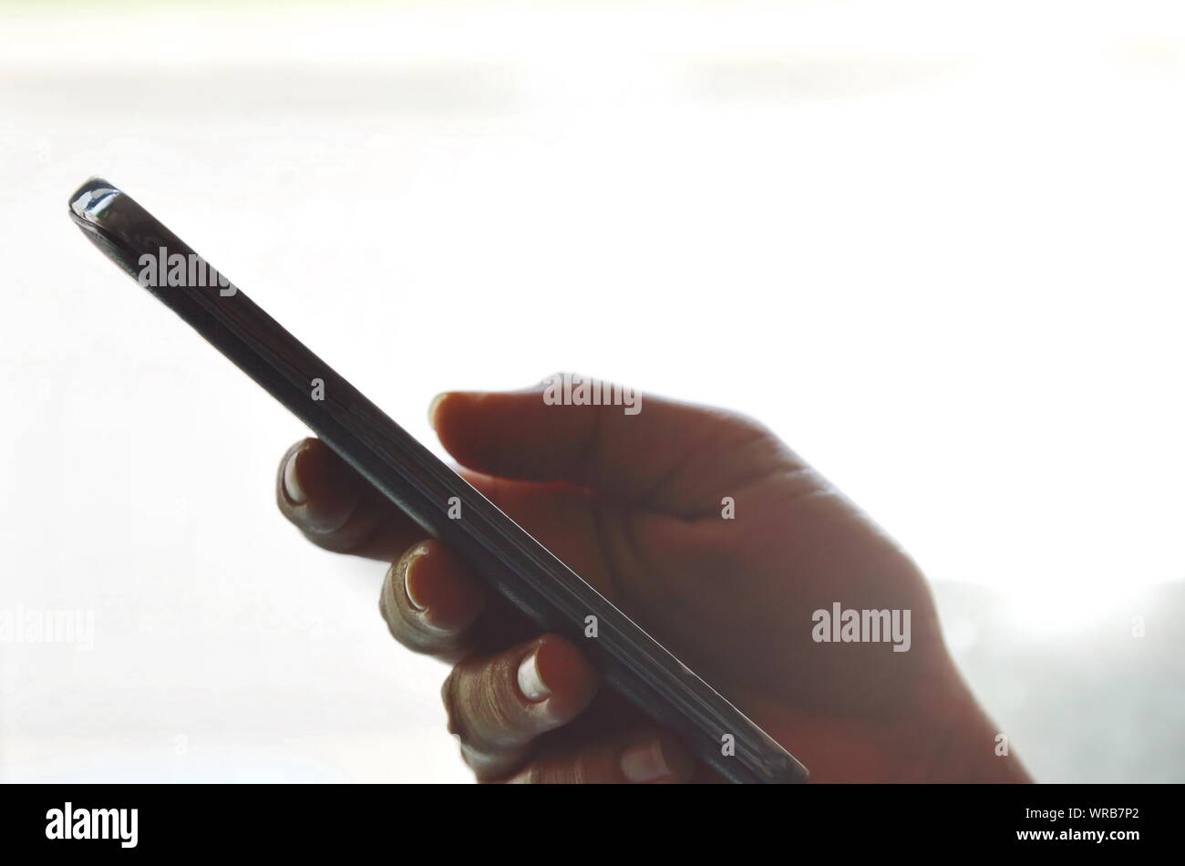 Smart phone in utilizzate a portata di mano Foto Stock