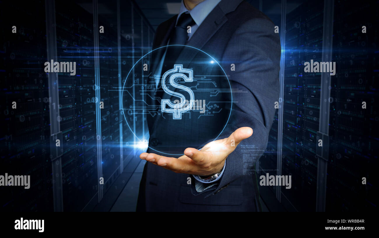 Un imprenditore in un vestito touch screen con simbolo del dollaro ologramma. Uomo con mano sul display virtuale di interfaccia. La scienza, pericolo icona e cyber war futu Foto Stock