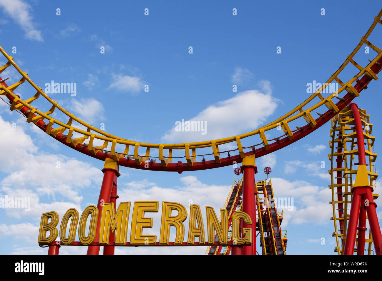 VIENNA, Austria - 16 agosto 2019 - Roller Coaster Ride nel parco di divertimenti Prater Il 16 agosto 2019 a Vienna, in Austria Foto Stock