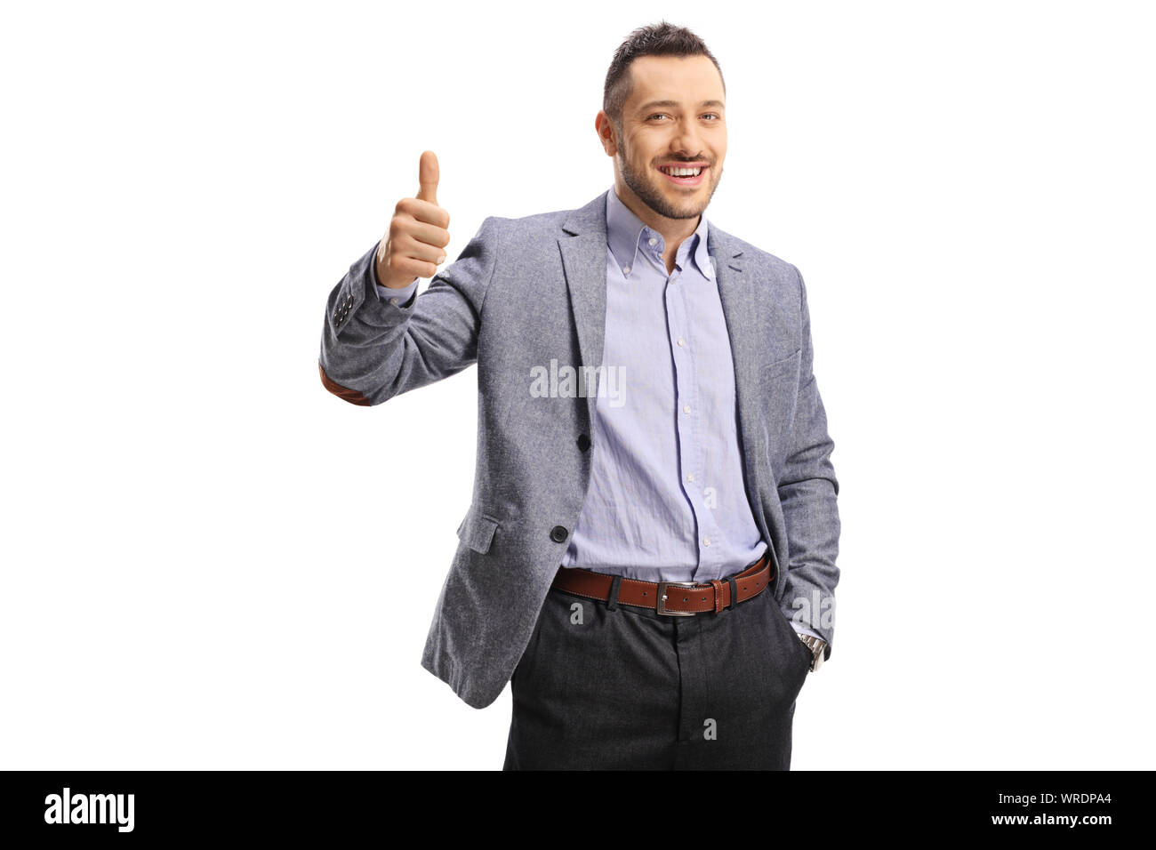 Giovane uomo elegante gesticolando pollice in alto isolato su sfondo bianco Foto Stock