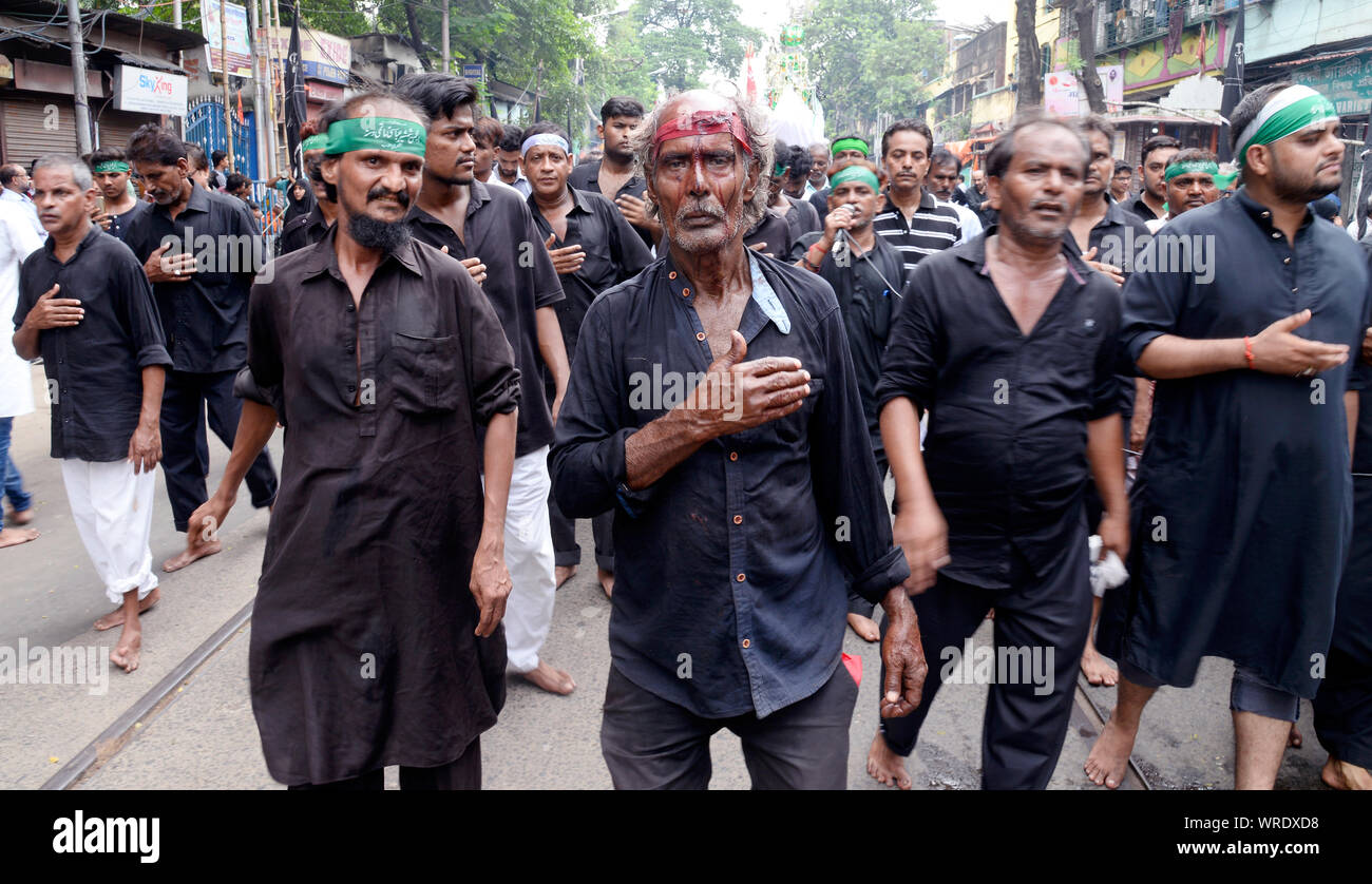 Kolkata, India. Decimo Sep, 2019. Mussulmano sciita piange durante la processione tajia osservare Muharram festival. (Foto di Paolo Saikat/Pacific Stampa) Credito: Pacific Press Agency/Alamy Live News Foto Stock