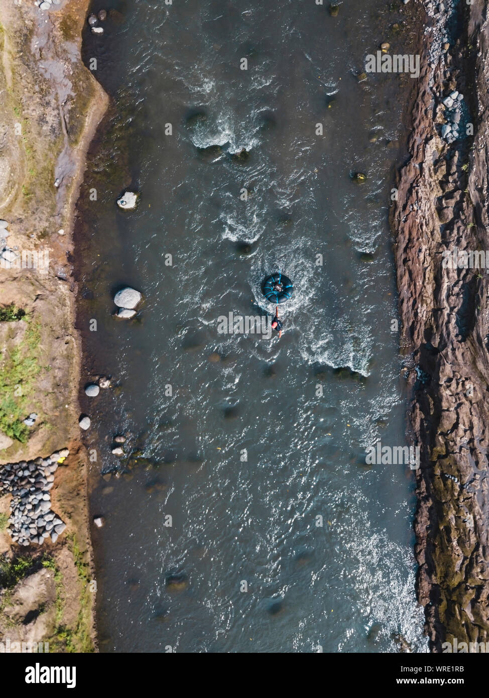 Vista aerea dell'uomo nel fiume Foto Stock