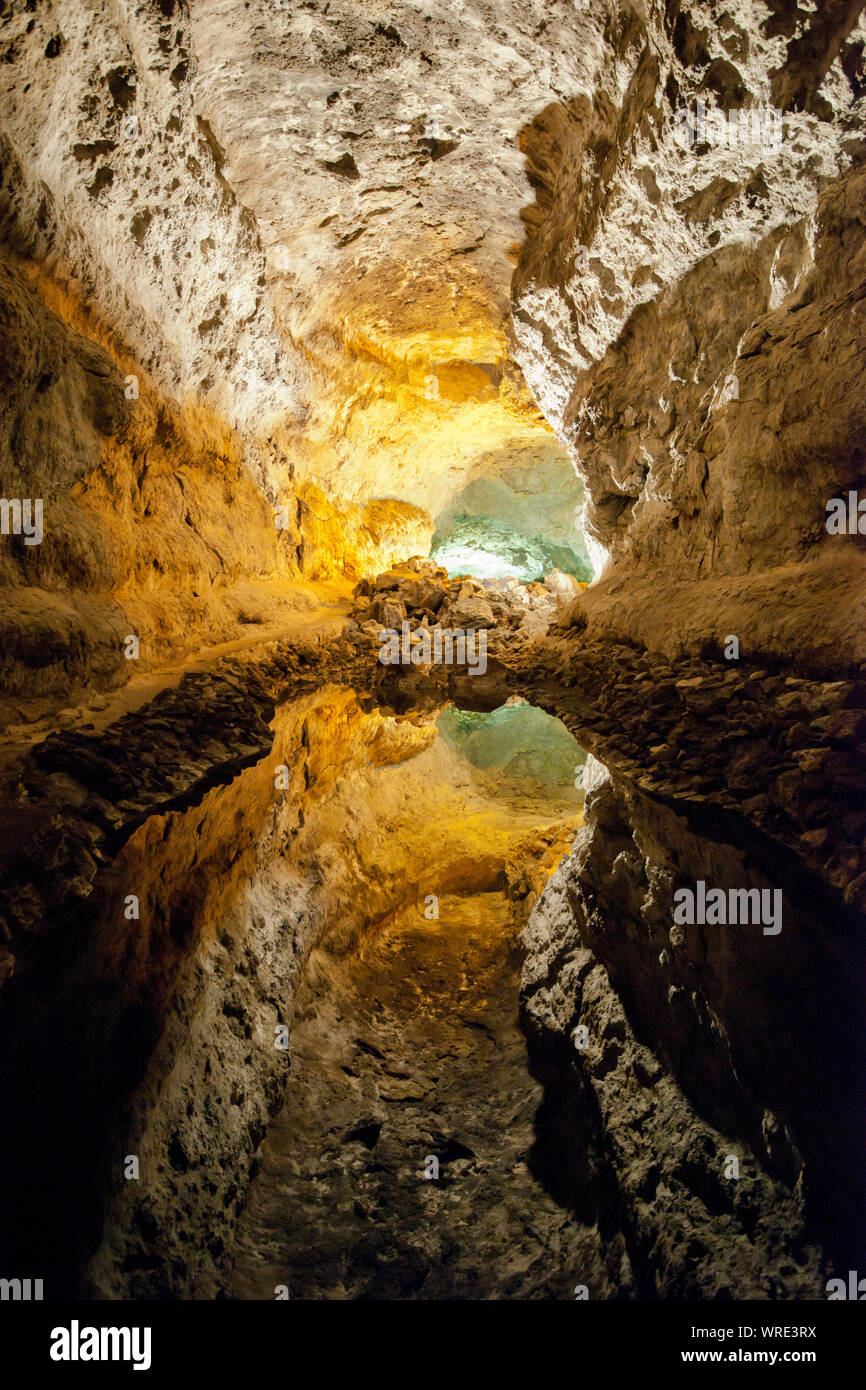 Cueva de los Verdes, un tubo vulcanico ha creato 3000 anni fa da un'eruzione. Essa si estende lungo 6 km. Lanzarote, Isole Canarie. Spagna Foto Stock