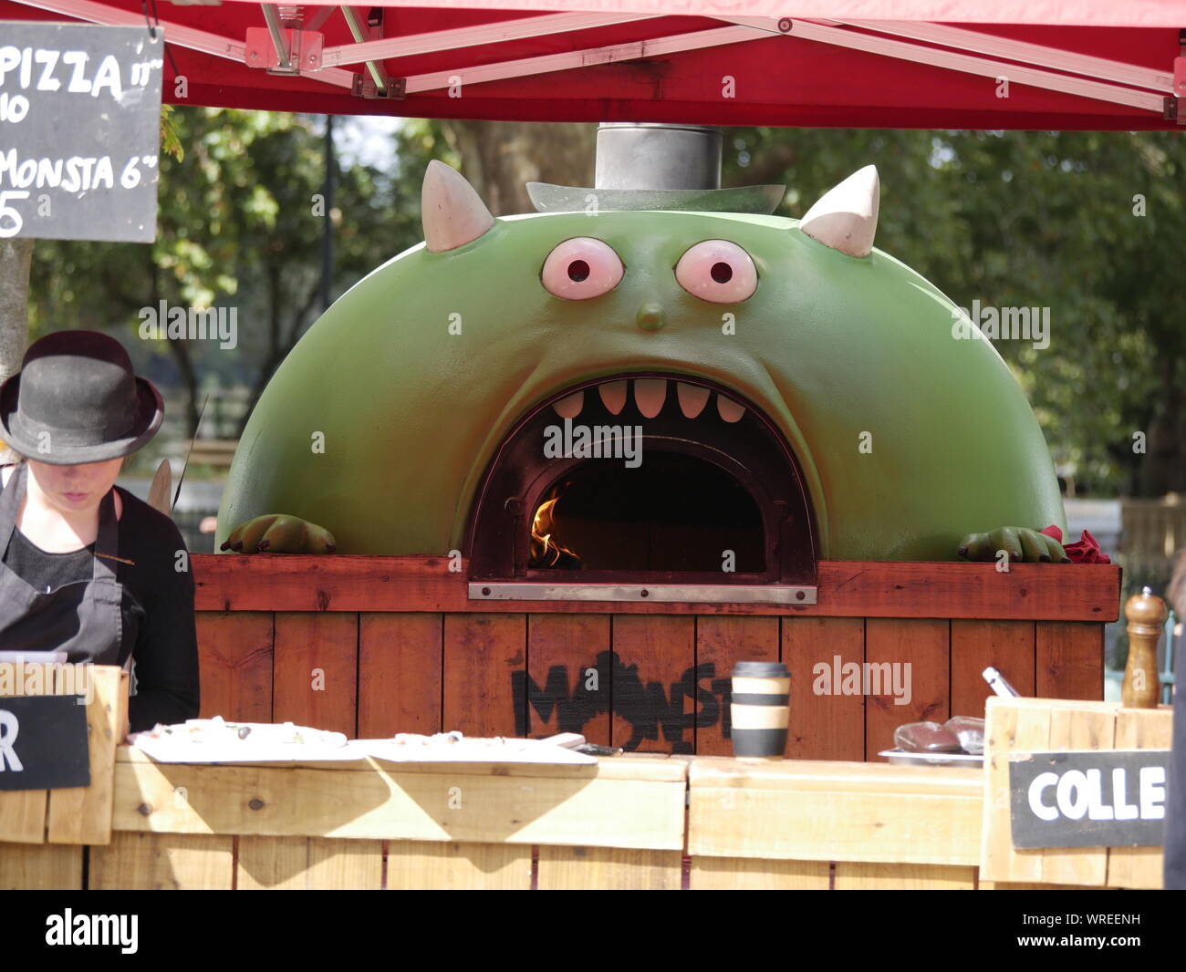 Monsta pizza - pop up uscita Pizza in un mercato di Fulham, Londra, Regno Unito Foto Stock