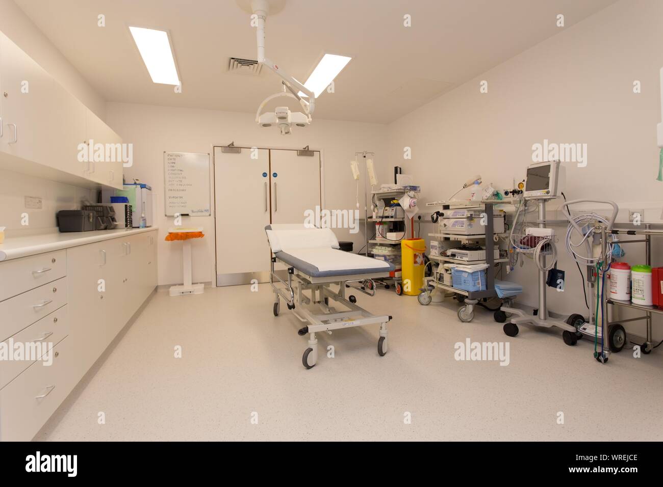 La sala di trattamento in un moderno ospedale Foto Stock