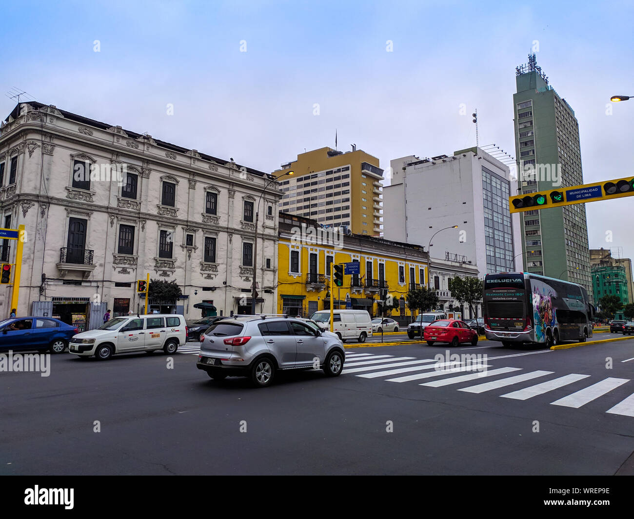 Tacna Avenue nel centro storico della capitale peruviana Lima Foto Stock