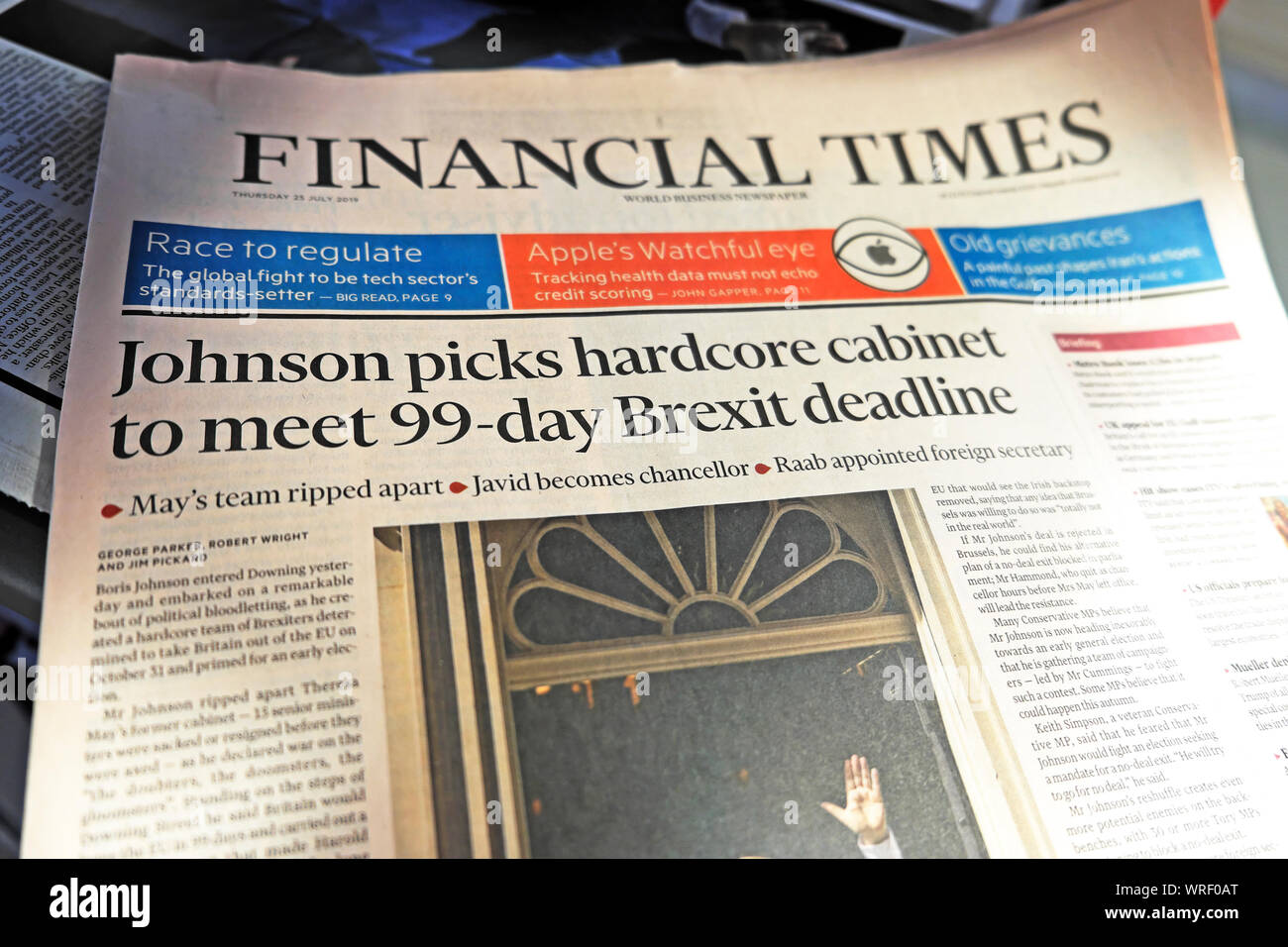 Financial Times headline Tory PM Boris "Johnson picks hardcore cabinet per soddisfare 99 - giorno di scadenza Brexit' 25 luglio 2019 Londra Inghilterra REGNO UNITO Foto Stock