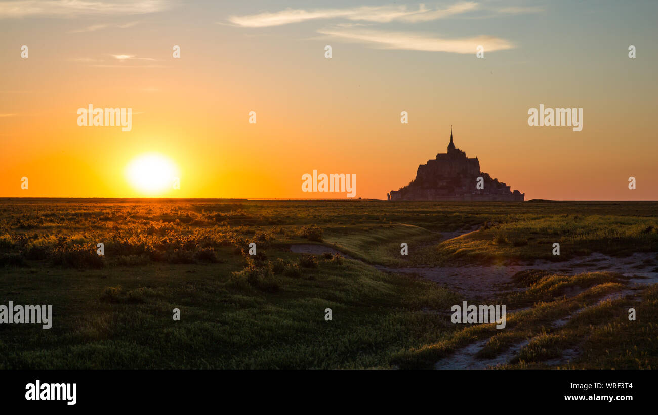 Mont Saint Michel Bay in Normandia Francia al tramonto - 16/9 Foto Stock