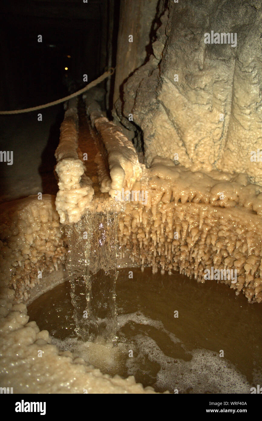 L'acqua che scorre nella miniera di sale di Cracovia Foto Stock