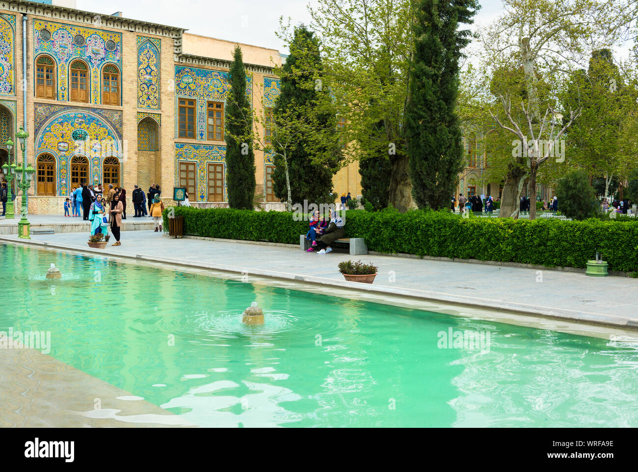 Golestan Palace, facciata e laghetto, Teheran Repubblica Islamica dell Iran Foto Stock