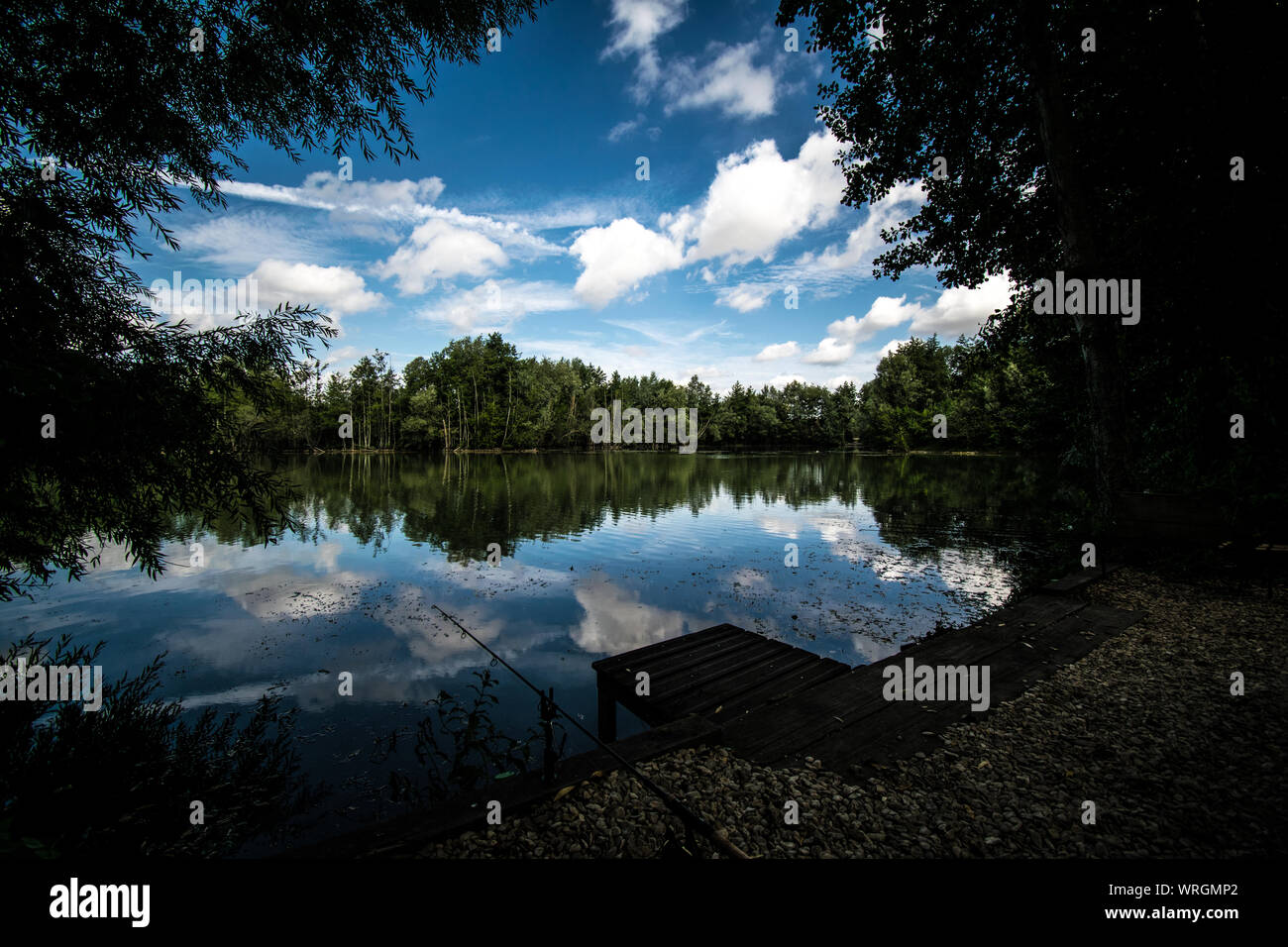 Vista su un lago francese 2019 Foto Stock