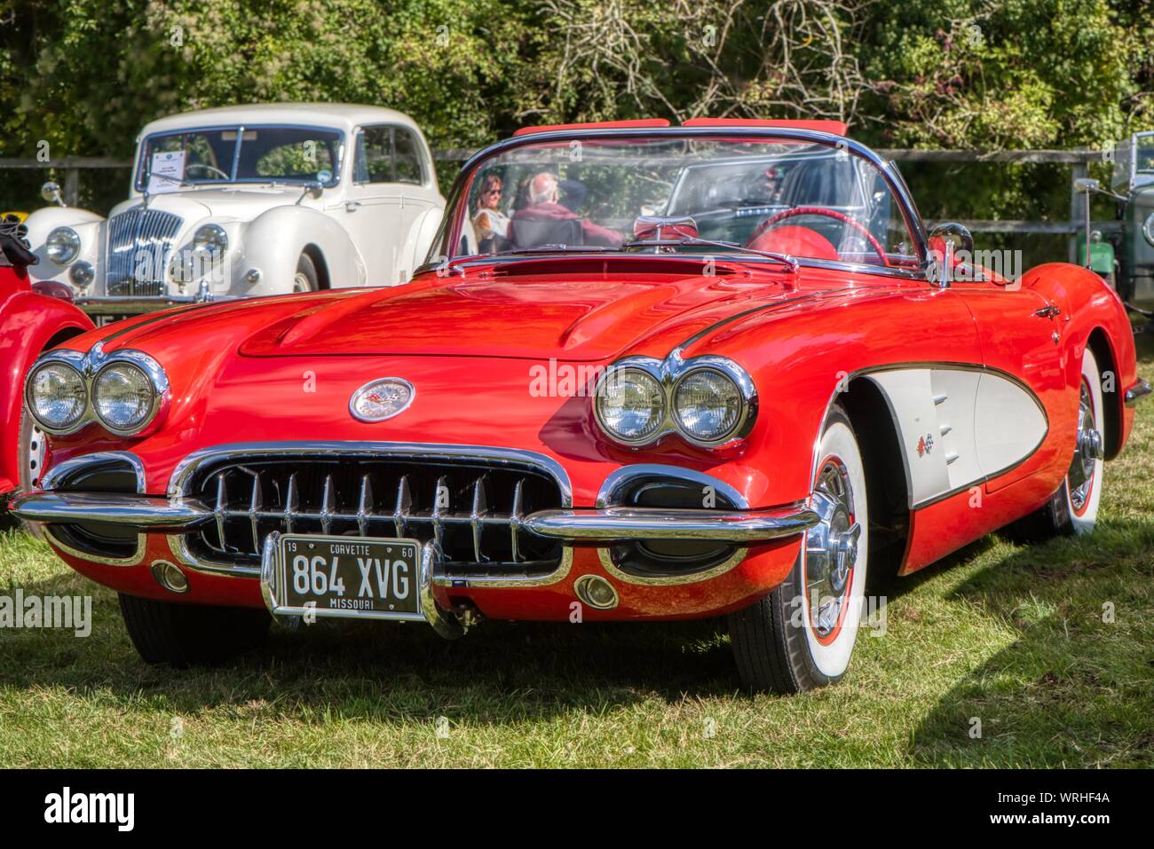 Old red Corvette presso un Classic Car Show, Hinton bracci, Cheriton, Hampshire, Regno Unito Foto Stock