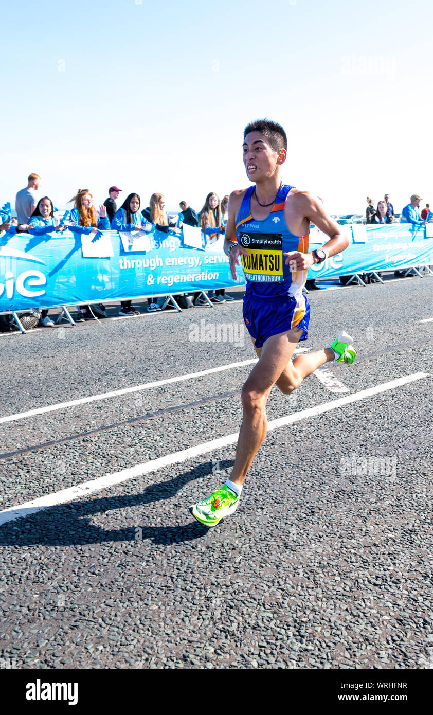 Mens elite runner Takumi Komatsu competere nel 2019 Grande Nord eseguito da Newcastle a South Shields, England, Regno Unito Foto Stock