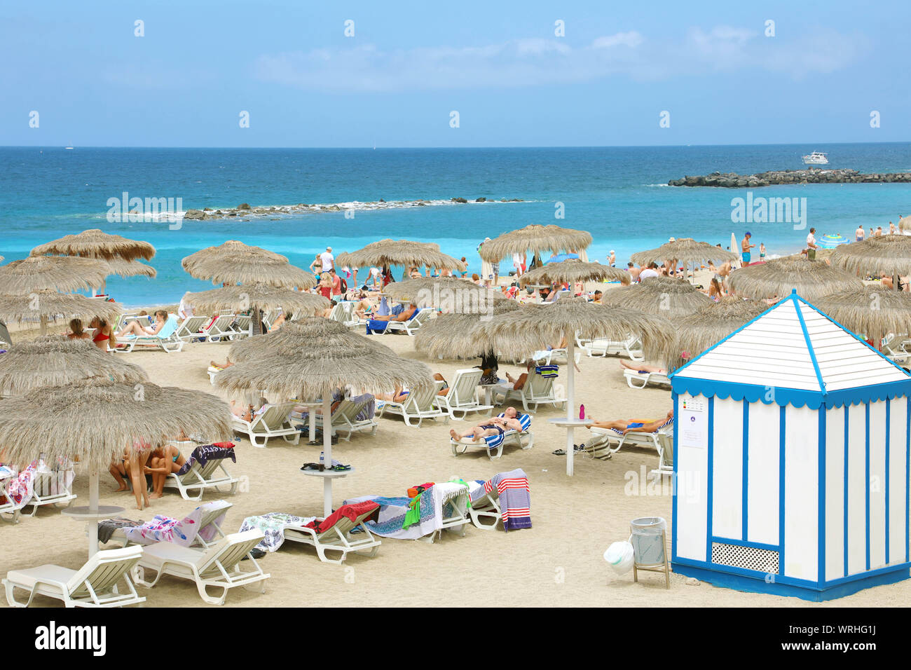 TENERIFE, Spagna - 28 Maggio 2019: Playa del Duque Beach sulla Costa Adeje, Tenerife Foto Stock